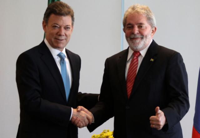 Luiz Inácio Lula da Silva recibió con honores militares y una vistosa ceremonia a Juan Manuel Santos en Brasilia. Entre otras, acordaron ayuda en materia de seguridad fronteriza, agricultura y tecnología.