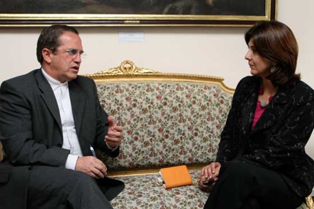 Colombia y Ecuador buscarán soluciones a problemática de refugiados