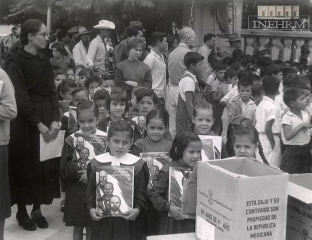 Se fundó la Comisión Nacional de los Libros de Texto Gratuitos (CANALITEG)