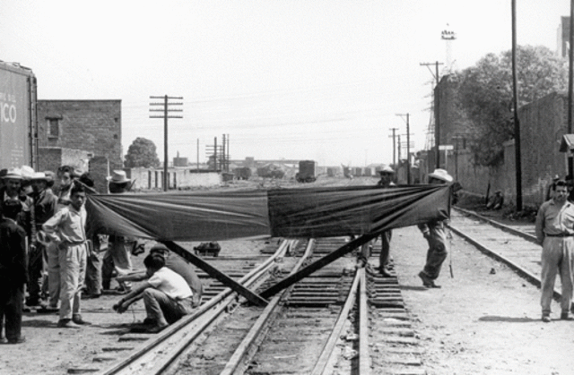 HUELGA EN LOS FERROCARRILEROS NACIONALES