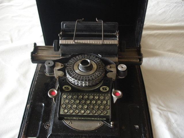 Maquinas que no utilizaban el sistema de linea de linotipia