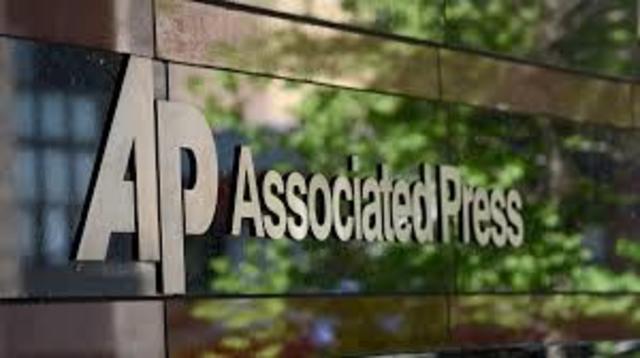 El libro de estilo de la agencia Associated Press cambia el término “e-mail” por “email”.