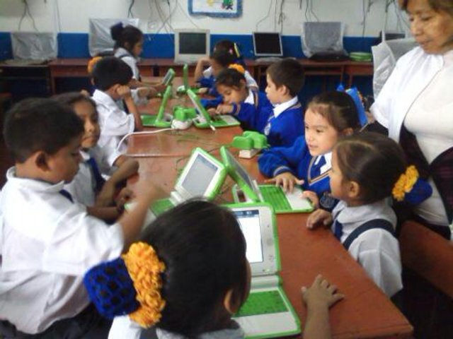 Alfabetización digital a los estudiantes