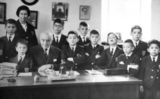 Agustín Nieto Caballero fundó “La casa de los niños” del Gimnasio Moderno para niños de sectores altos con la metodología de María Montessori