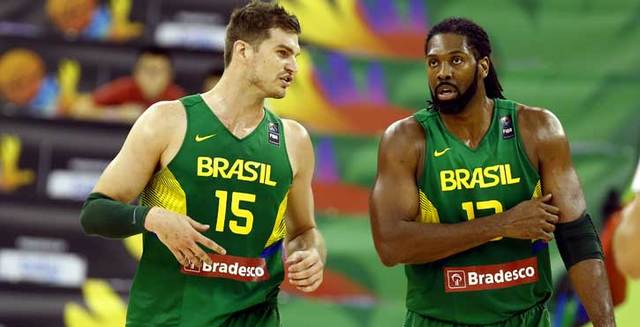 El baloncesto llega al brasil, de allí se extendería posteriormente a toda Suramérica.