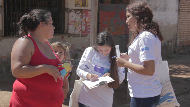 Campaña sobre manejo de agua, recorrida casa por casa