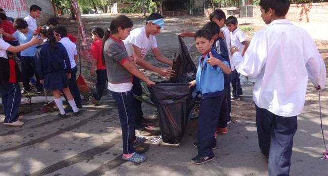 Minga en escuela Hungría