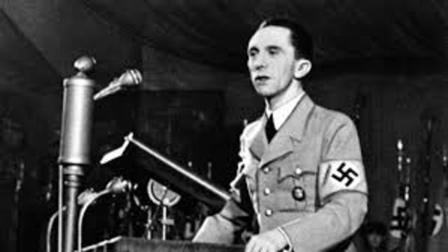 A comienzos de la Segunda gran guerra durante épocas de enfrentamientos políticos y militares el cine fue usado como herramienta de propagación de ideologías y propuestas de acción.