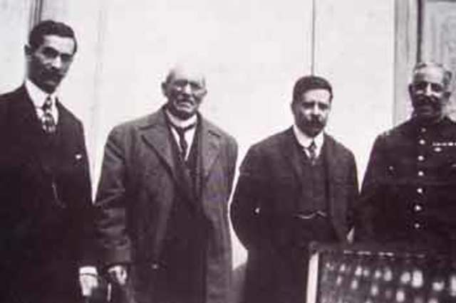 Firma del pacto de la ciudadela entre Féliz Díaz y Victoriano Huerta.