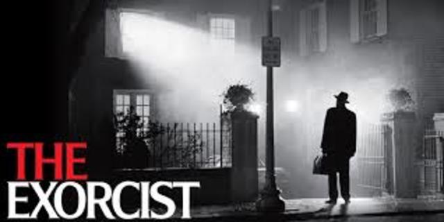 El cine da un giro 1970 al “lado oscuro” con filmes legendarios como “El Padrino” y "The Exorcist” que provoco una gran aceptación y terminaron considerándola una de las mejores películas de su tipo en la época.