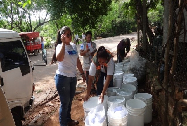 Entrega Kits de rehabilitación de hogares a las familias de los Barrios Arenera y Vecinos Unidos, del bañado Sur