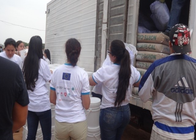 Entrega Kits de rehabilitación de hogares a las familias del barrio Jesús Misericordioso del bañado Norte.
