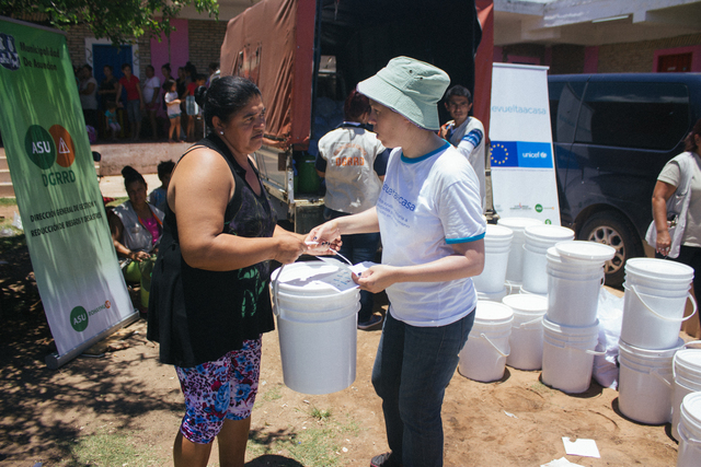 Entrega de kits de rehabilitación, Caacupemí, Bañado Sur