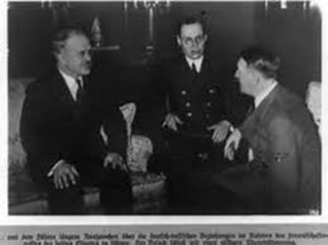 Hitler breaks Pact