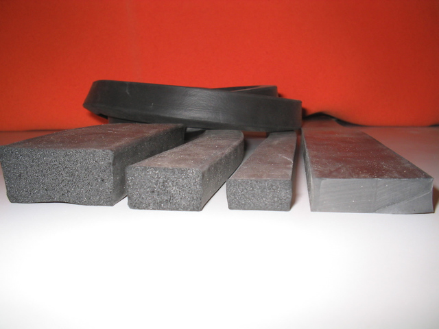 La goma de caucho vulcanizado