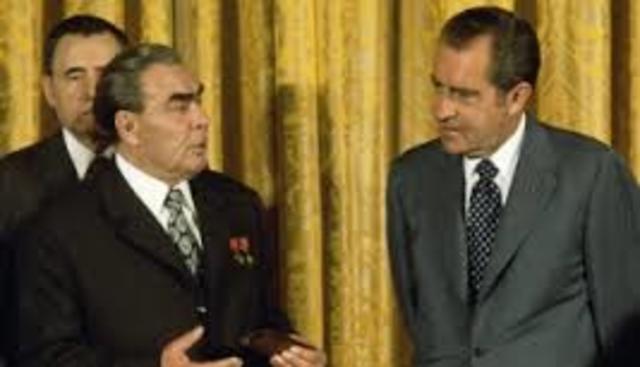 Nixon visits Russia