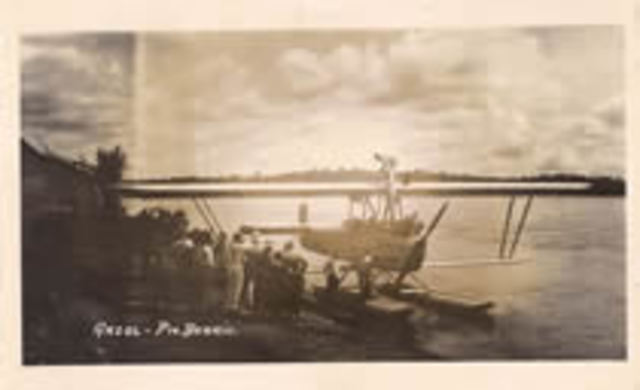 Primer vuelo de un hidroavión.