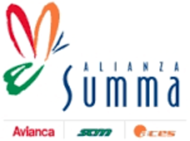 e conformó la Alianza Summa entre las aerolíneas Avianca, Sam y Aerolíneas Centrales de Colombia, ACES. Desde el 2004 AVIANCA forma parte del grupo empresarial brasilero Synergy.