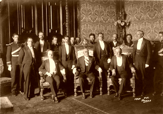 Victoriano Huerta asume la presidencia de México