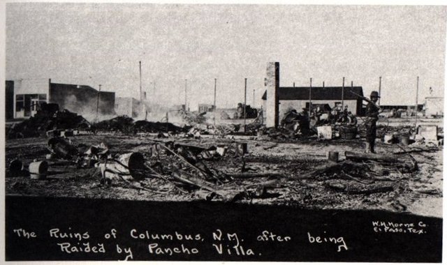 Francisco Villa ataca el pueblo de Columbus, en Estados Unidos