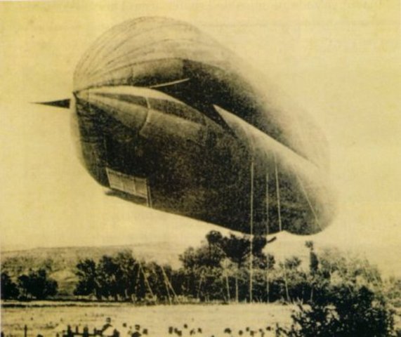 El primer dirigible Español