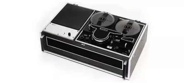 появляются видеокамеры ,видеомагнитофоны ,научились записывать изображение на магнитную ленту .