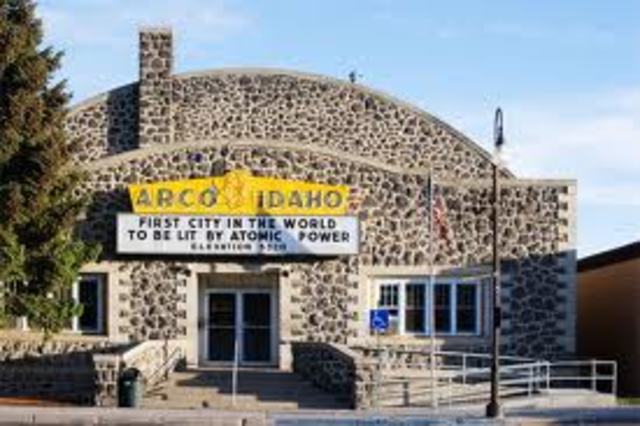 BORAX-III provides an entire town with electricity