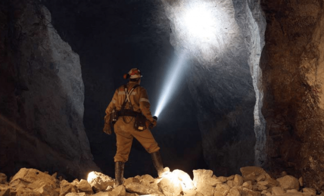 PRIMERAS NORMAS DE PROTECCIÓN A TRABAJADORES DE MINAS