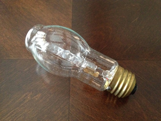 The first halogen lightbulb using iodine gas is patented.