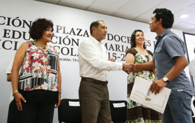 2009: Primer concurso de plazas docentes