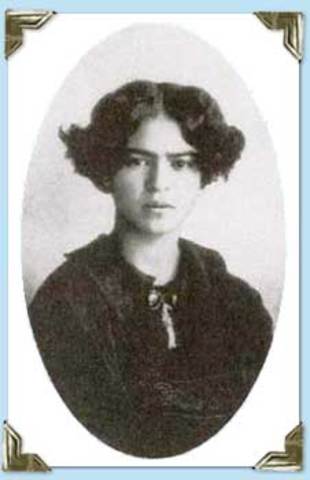 Frida estudia la escuela preparatoria