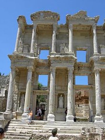 Macedonia invade Grecia