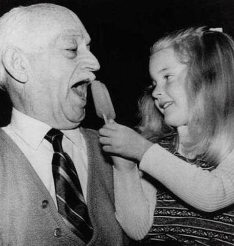 Frank Epperson Invents the Popsicle