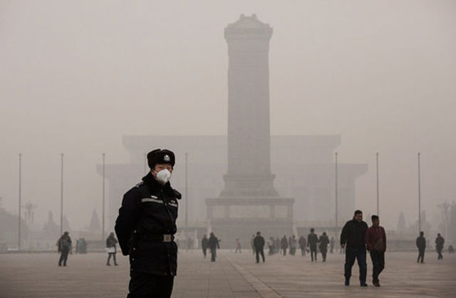 China issues first red alert smog alert