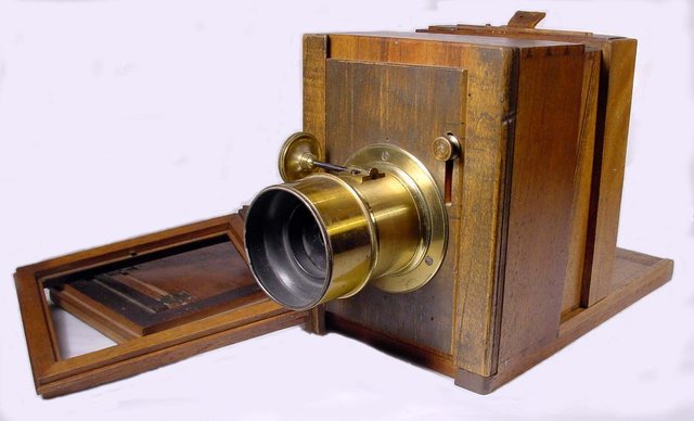 LA CÁMARA FOTOGRÁFICA(1826)