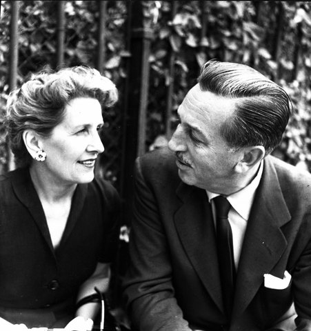 Walt contrajo matrimonio con Lillian Bounds