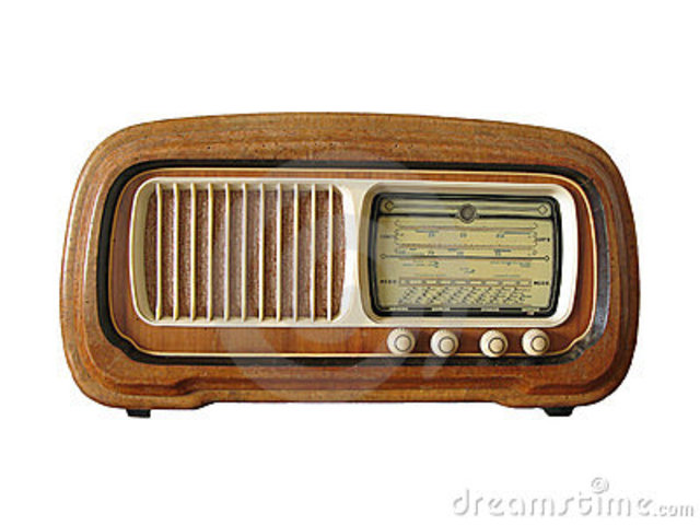 El joven italiano G. Marconi, inventa la radio