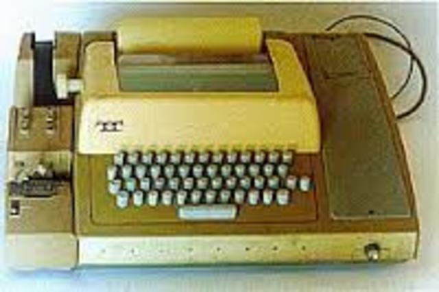 El teletipo permitía el envío de mensajes escritos a distancia utilizando determinados códigos
