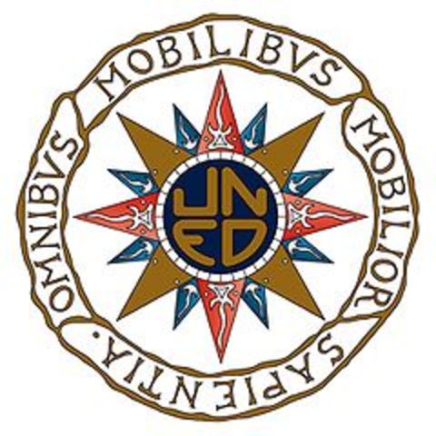 Se crea la primera universidad encargada de dar cursos a distancia