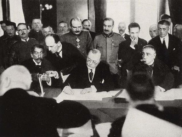 AUSTRIA FIRMA EL ARMISTICIO.