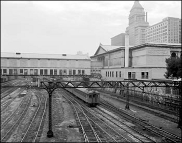 1916-1939: Bridging the Tracks