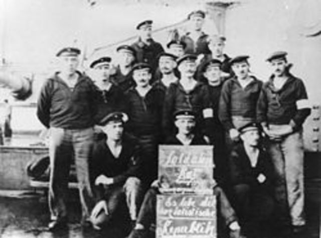 German sailors begin to mutiny