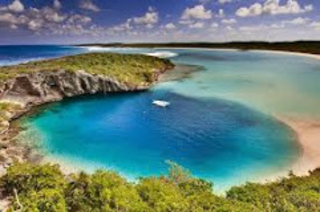 Clarence Town: Dean's Blue Hole