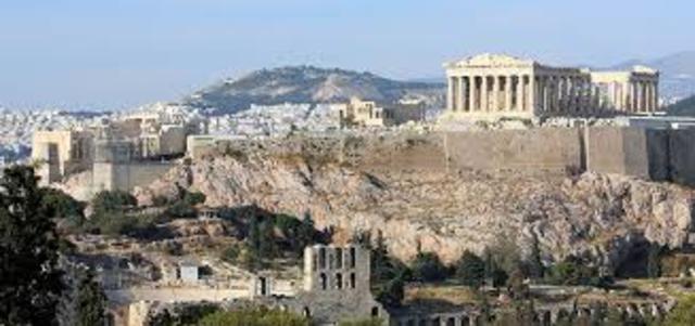 La Acrópolis Construida por los  Griegos