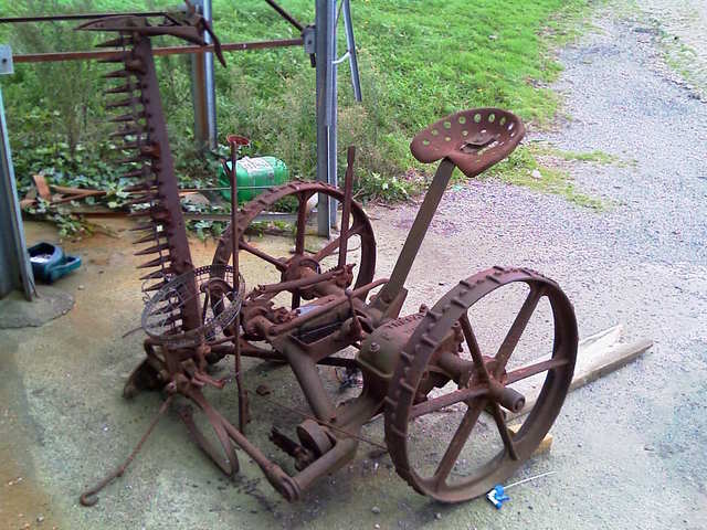 Creación de la primera segadora automática (1831)