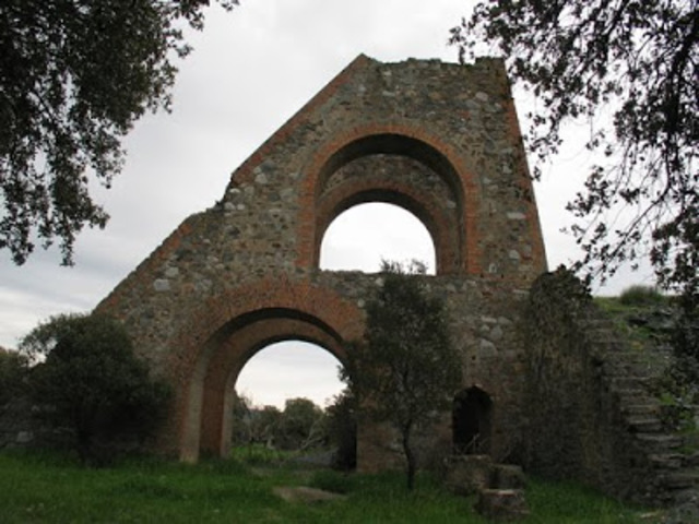 Invención de la maquina más temible de la epoca. El castillete