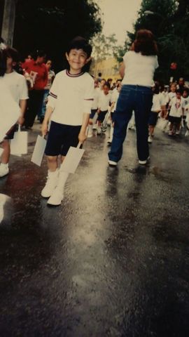 Día feliz en épocas tristes. Desfile.
