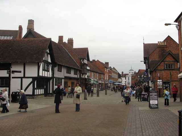 Left the theater and dramatic ceasing activity, he returned to his native Stratford.