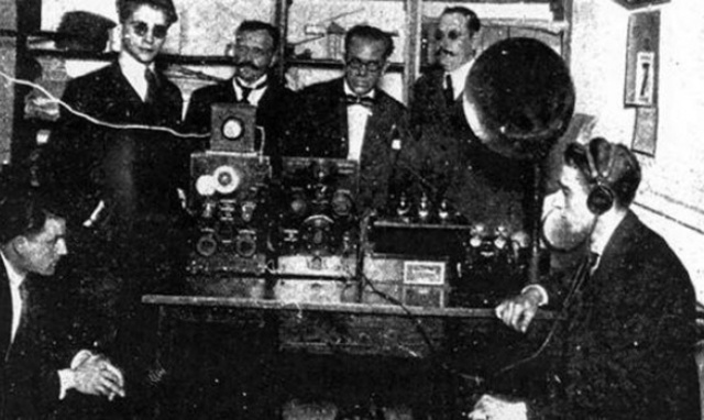 LA PRIMERA TRANSMISIÓN DE RADIO PARA ENTRETENIMIENTO