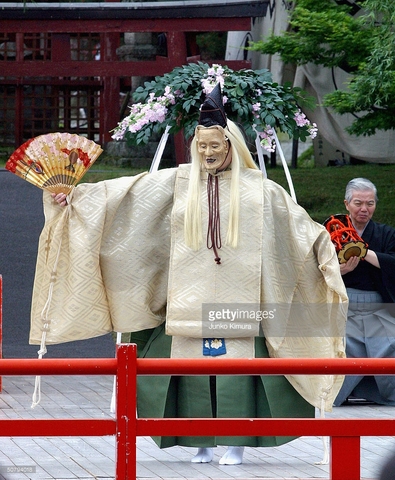 Shomu becames Emperor